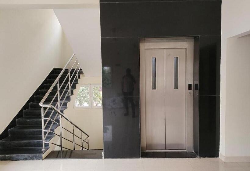 هتل The Karthikeya Inn, Tirupati