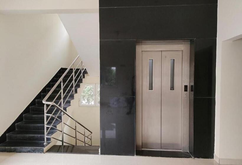 هتل The Karthikeya Inn, Tirupati