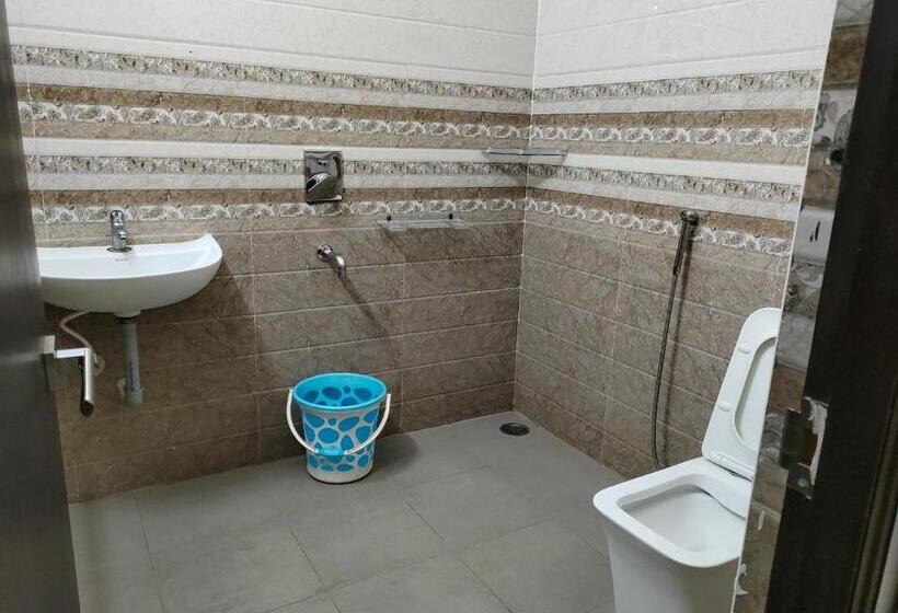 هتل The Karthikeya Inn, Tirupati