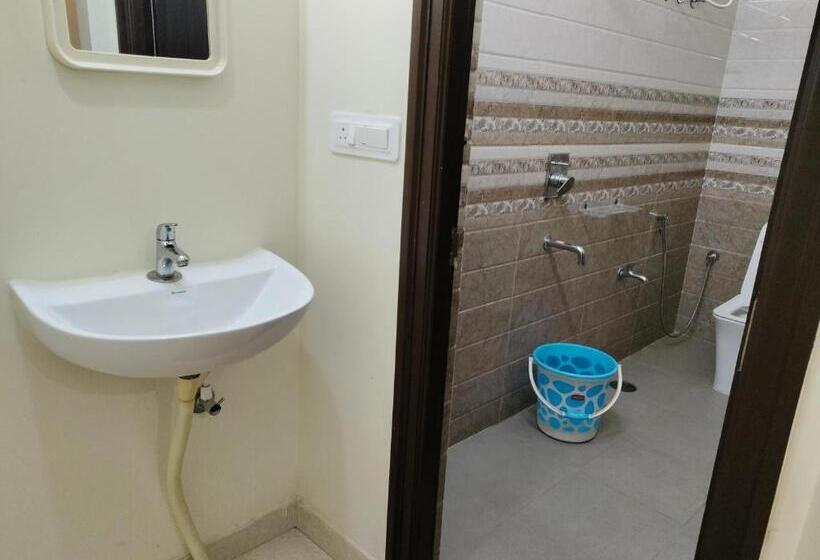 هتل The Karthikeya Inn, Tirupati