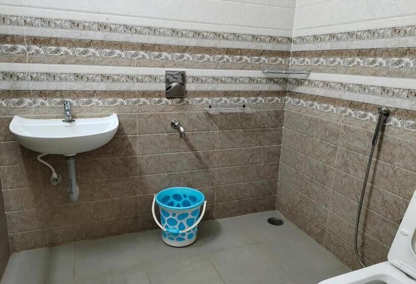 هتل The Karthikeya Inn, Tirupati