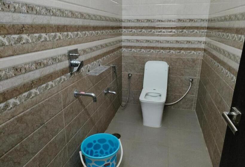 هتل The Karthikeya Inn, Tirupati