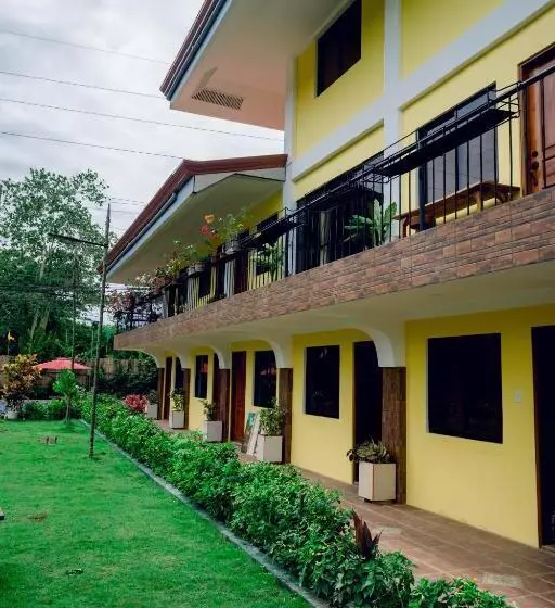 Hotelli Villa Lourdes Resort