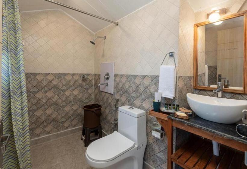 בית מלון כפרי Vinyasa Resort , Kanatal