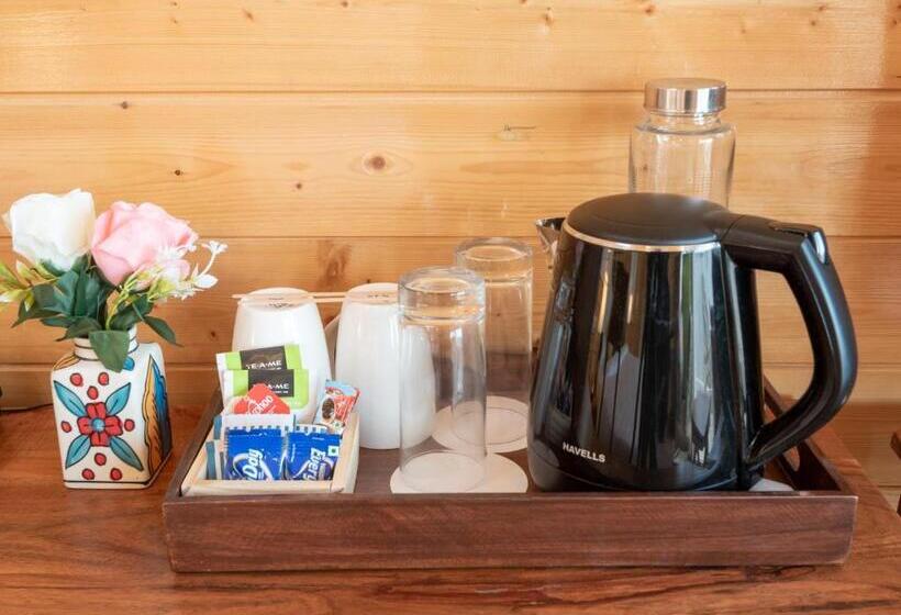 בית מלון כפרי Vinyasa Resort , Kanatal