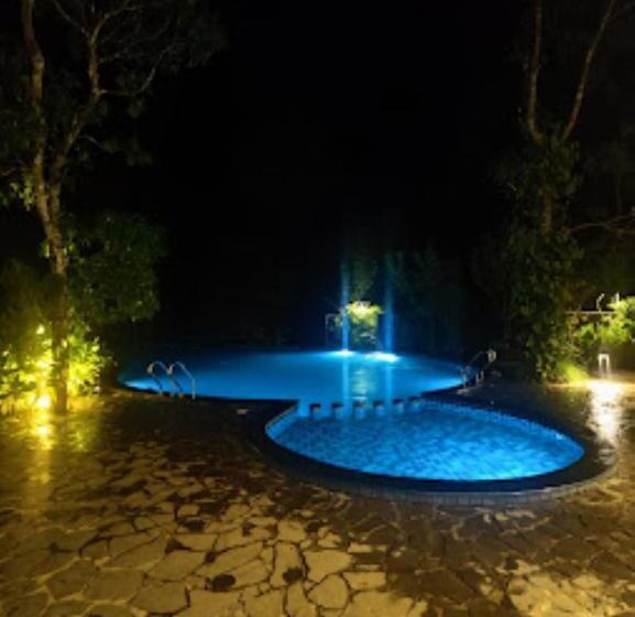 בית מלון כפרי Vyna Hillock Resorts Kerala