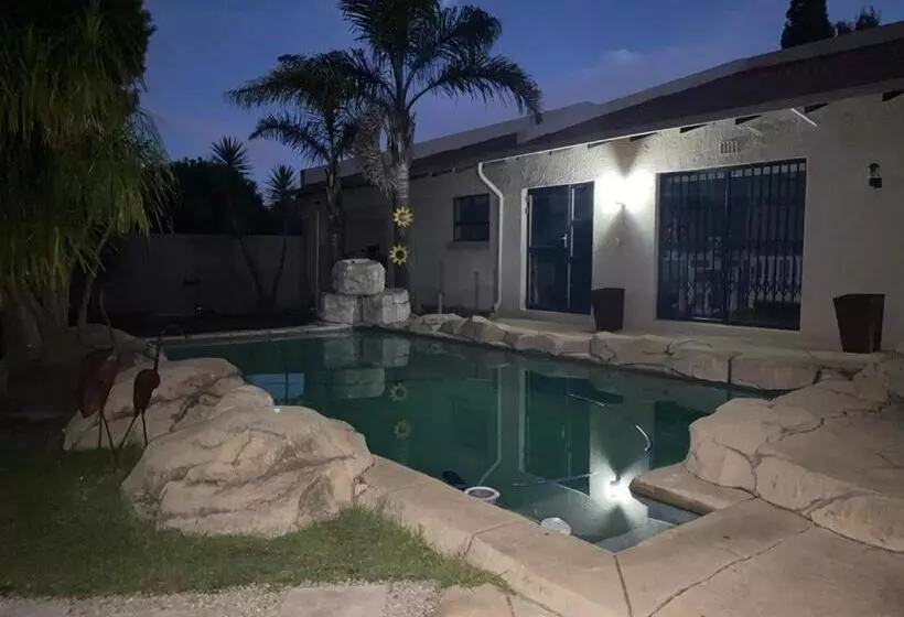 Majatalo Or Tambo Stay Unit 1