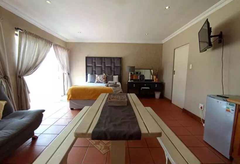 Majatalo Or Tambo Stay Unit 1