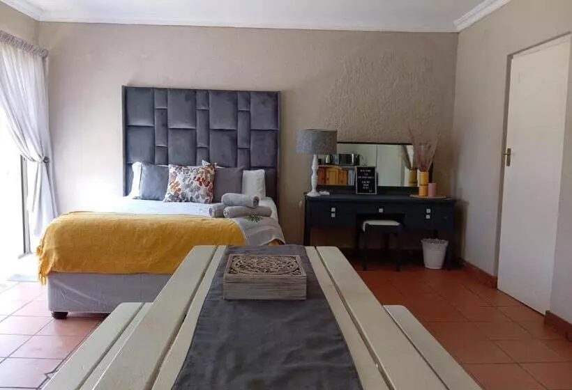 Majatalo Or Tambo Stay Unit 1