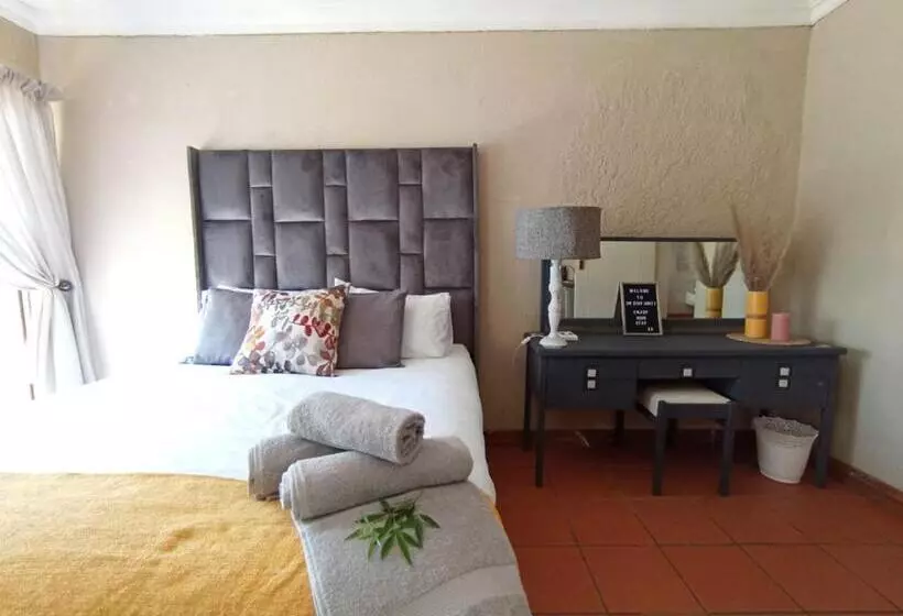 Majatalo Or Tambo Stay Unit 1