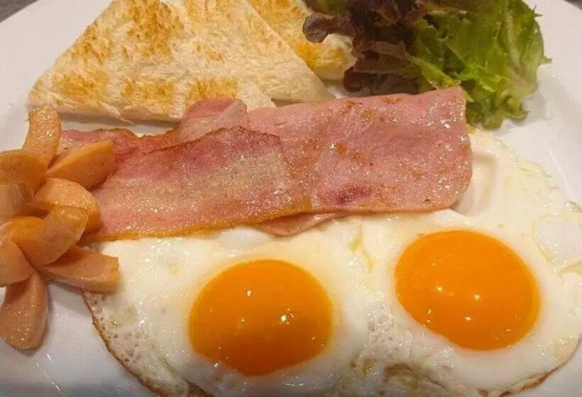 Hotelli Chainam Charmchuree Residences Cafe And Spa