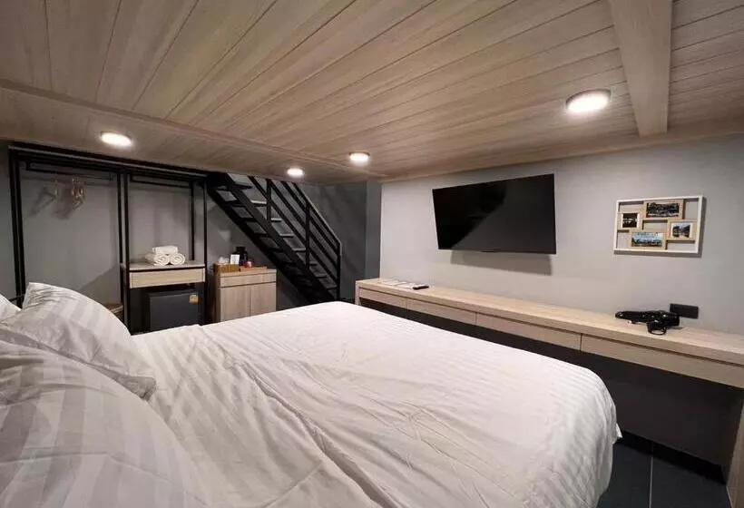 Hotelli Chainam Charmchuree Residences Cafe And Spa