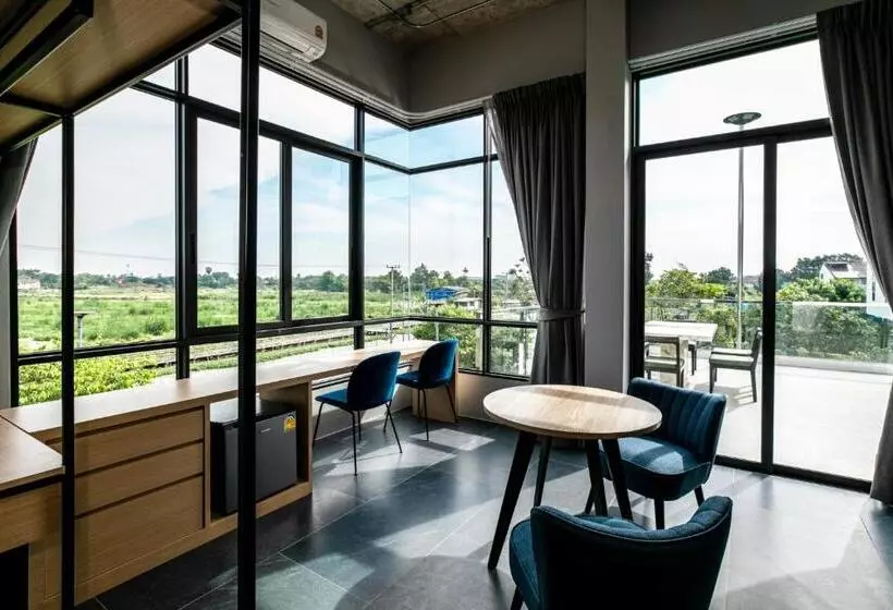 Hotelli Chainam Charmchuree Residences Cafe And Spa