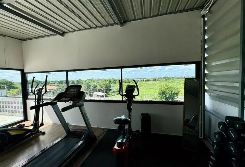 Hotelli Chainam Charmchuree Residences Cafe And Spa