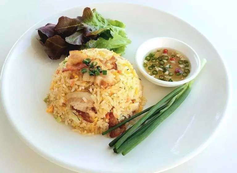 Hotelli Chainam Charmchuree Residences Cafe And Spa