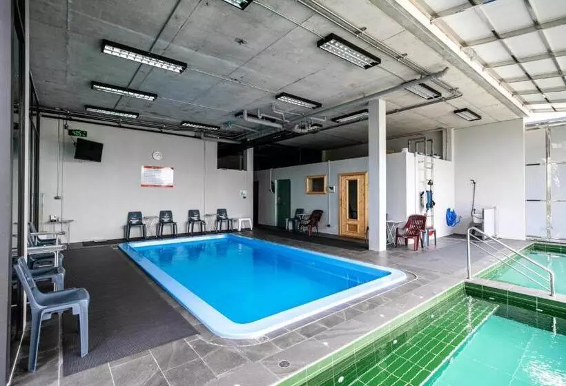 Hotelli Chainam Charmchuree Residences Cafe And Spa