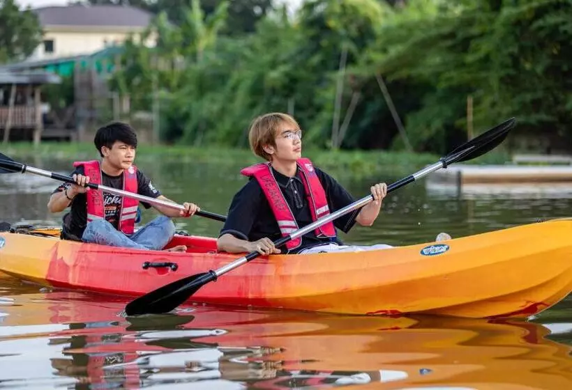 Hotelli Chainam Charmchuree Residences Cafe And Spa