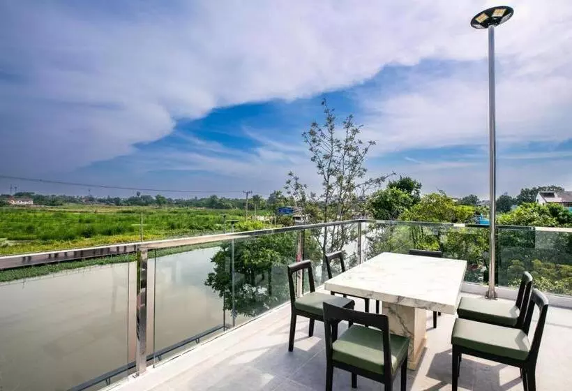 Hotelli Chainam Charmchuree Residences Cafe And Spa