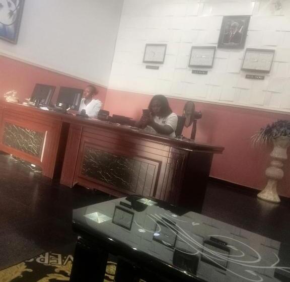 هتل Crystal Suites