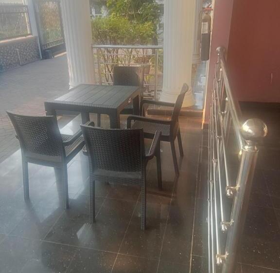 هتل Crystal Suites