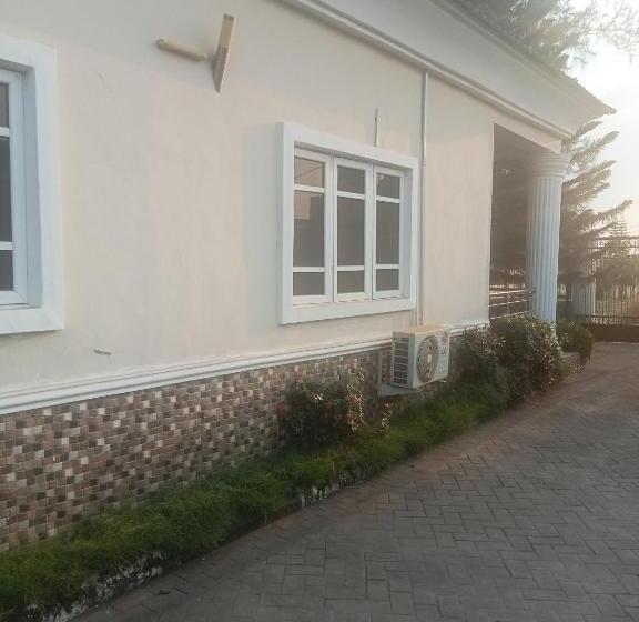 هتل Crystal Suites