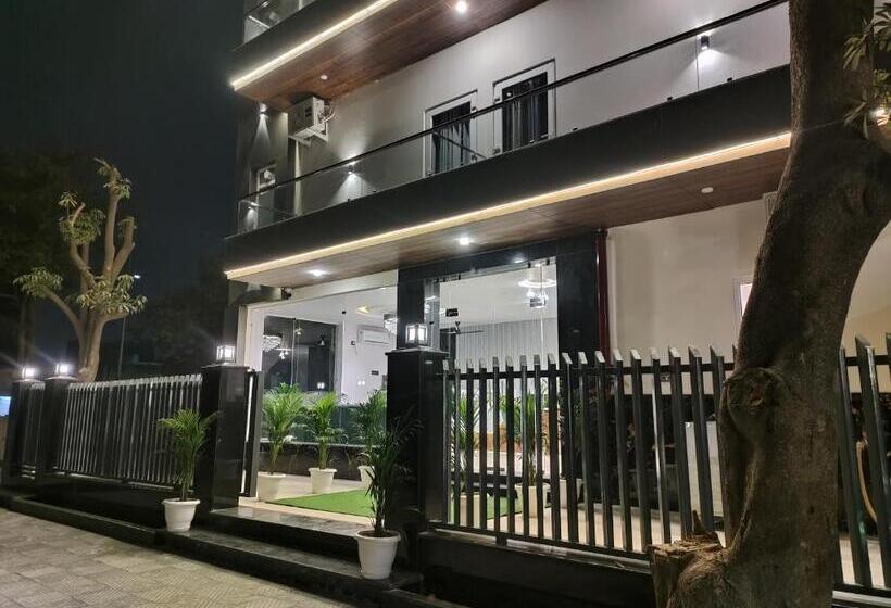 Hotelli Emerald Suites