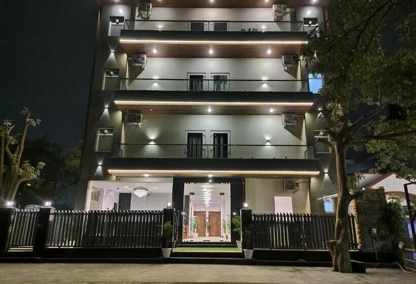 Hotelli Emerald Suites