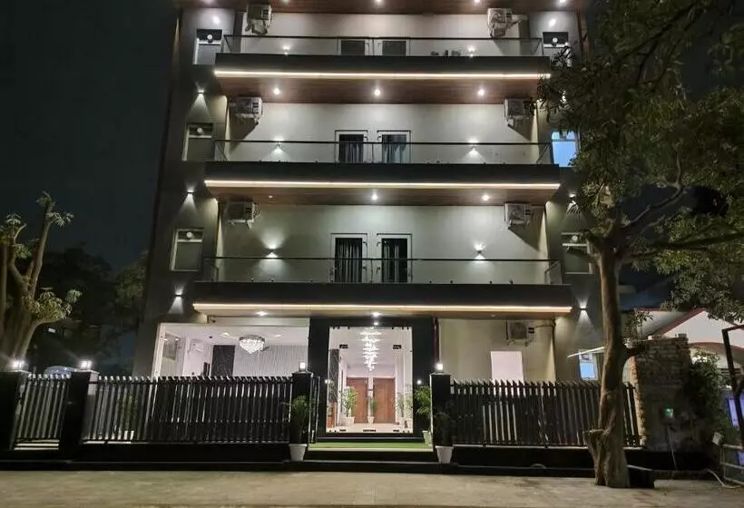 Hotelli Emerald Suites