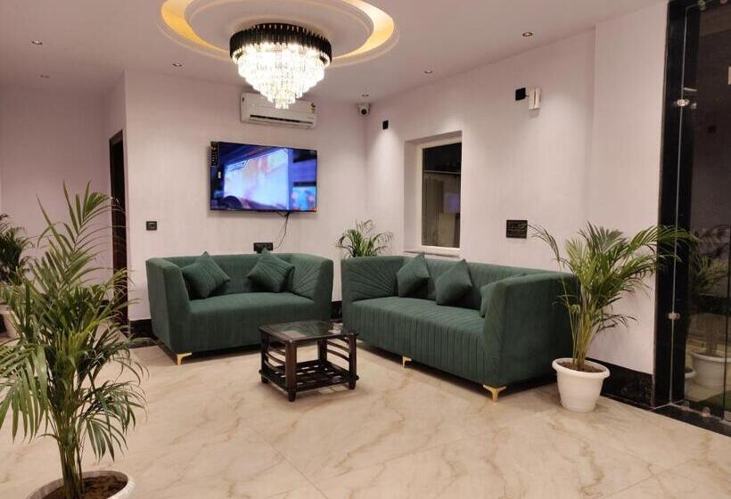 Hotelli Emerald Suites