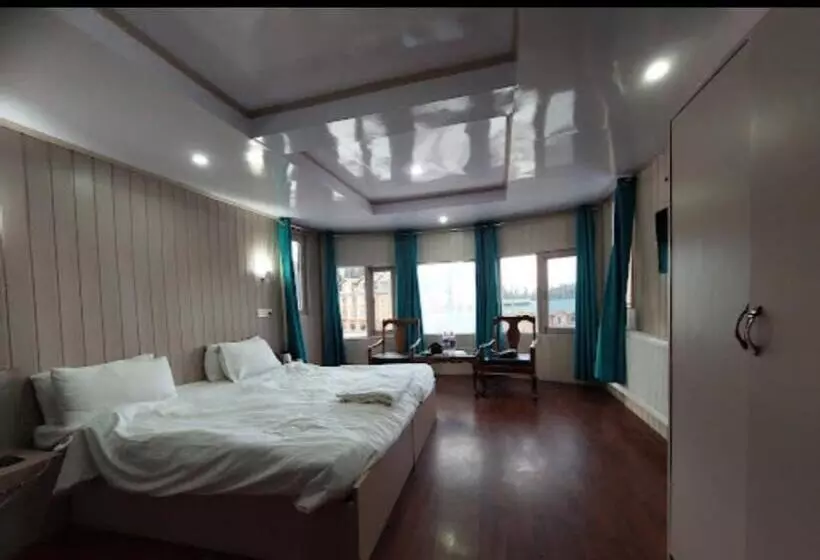 ホテル Inn gulmarg