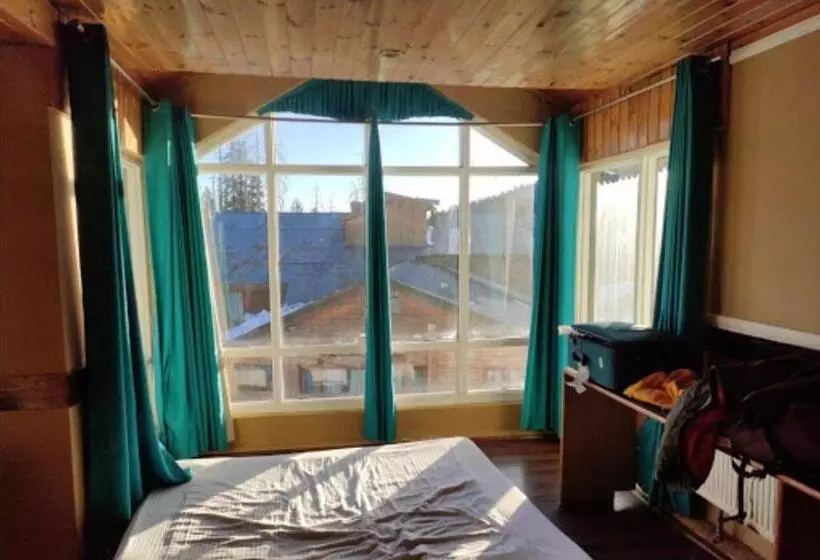 ホテル Inn gulmarg