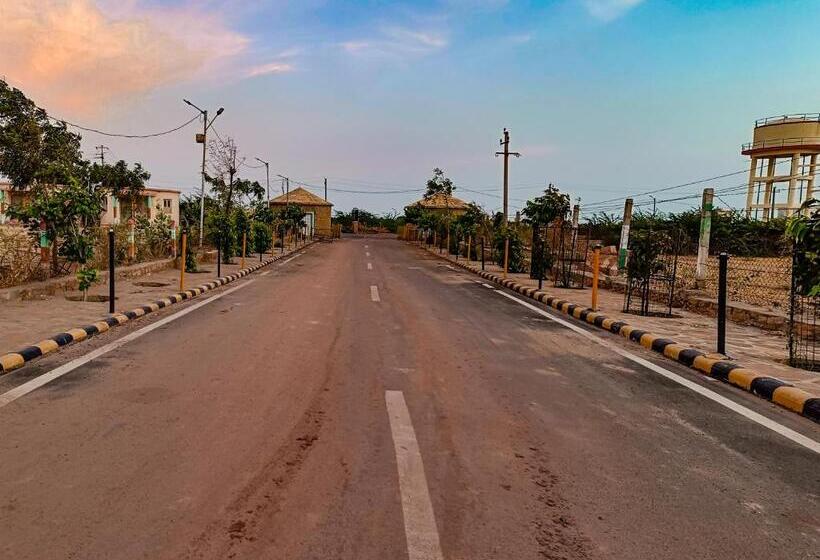 בית מלון כפרי Dholavira Tourism Resort