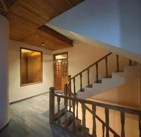 ホテル The Woodpecker Inn Jibhi