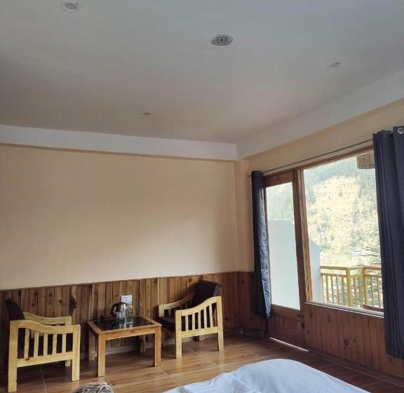 בית מלון כפרי The Woodpecker Inn Jibhi