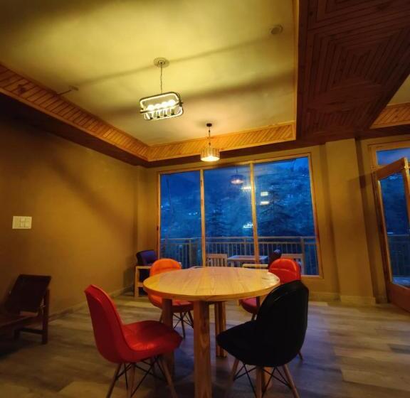 בית מלון כפרי The Woodpecker Inn Jibhi