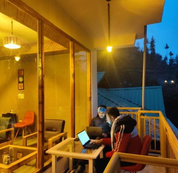 בית מלון כפרי The Woodpecker Inn Jibhi