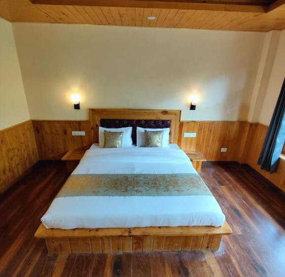 בית מלון כפרי The Woodpecker Inn Jibhi