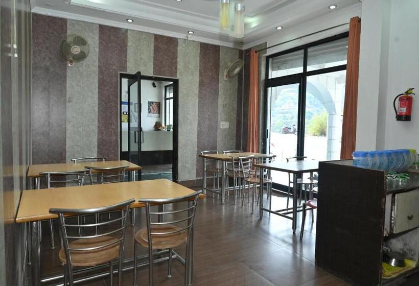 Hotel Vasundhara Palace