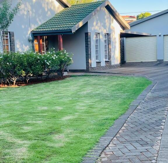 Пансион The M Pire Cottage