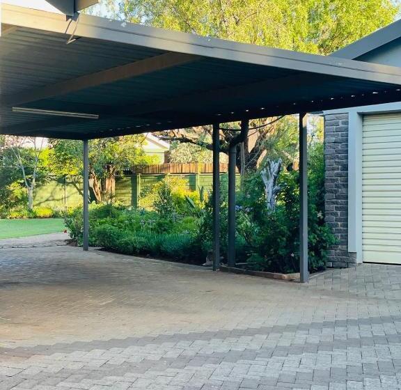 Пансион The M Pire Cottage