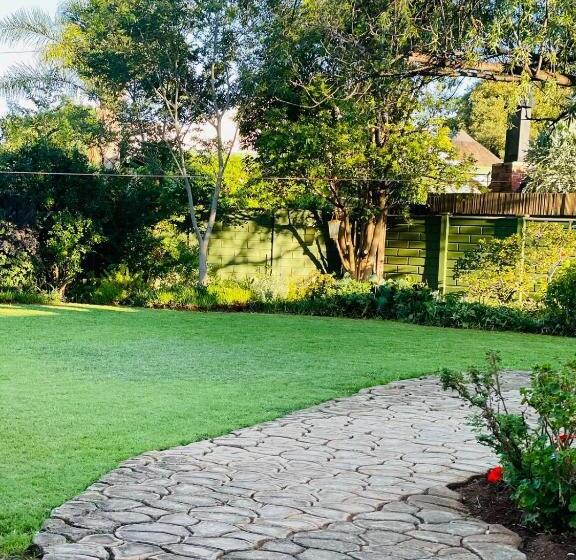 Пансион The M Pire Cottage