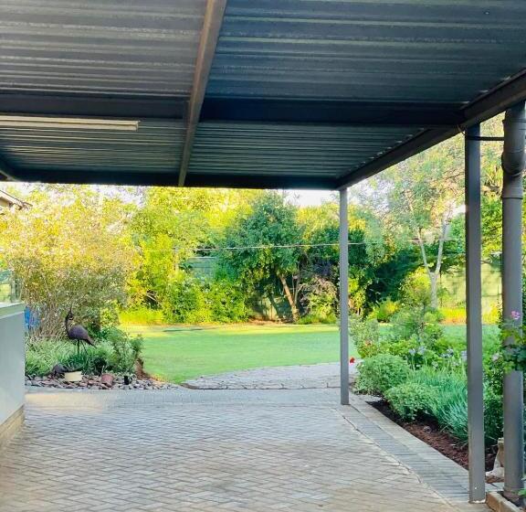 Пансион The M Pire Cottage