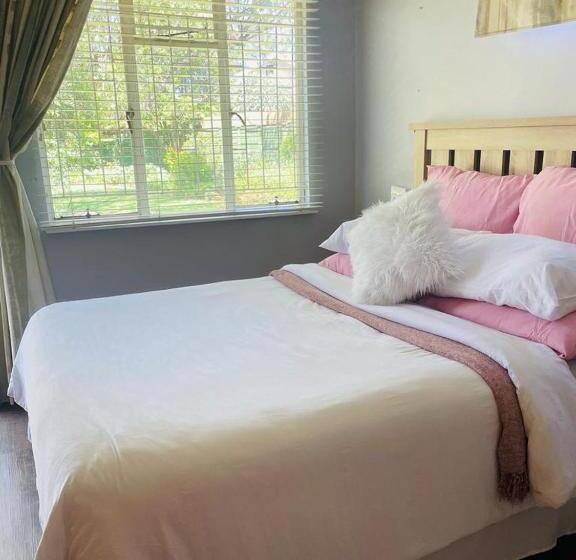 Пансион The M Pire Cottage