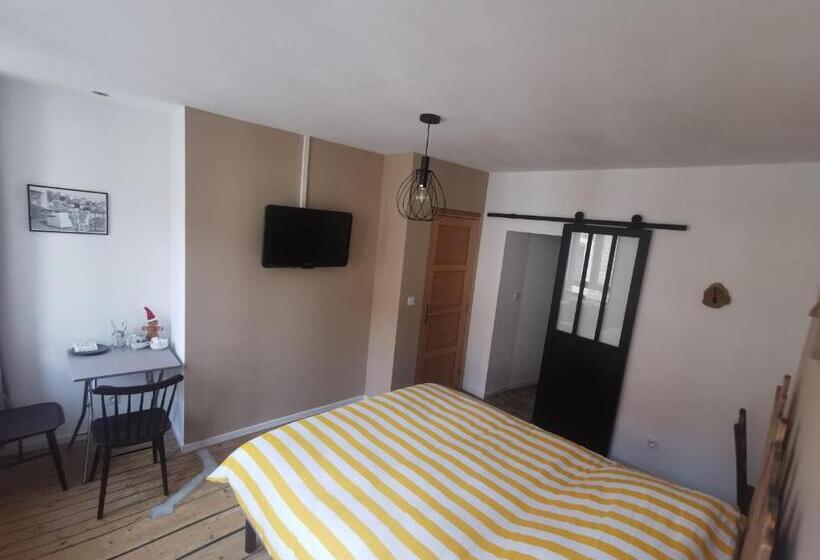 ベッドアンドブレックファースト La Chambre De Pousse