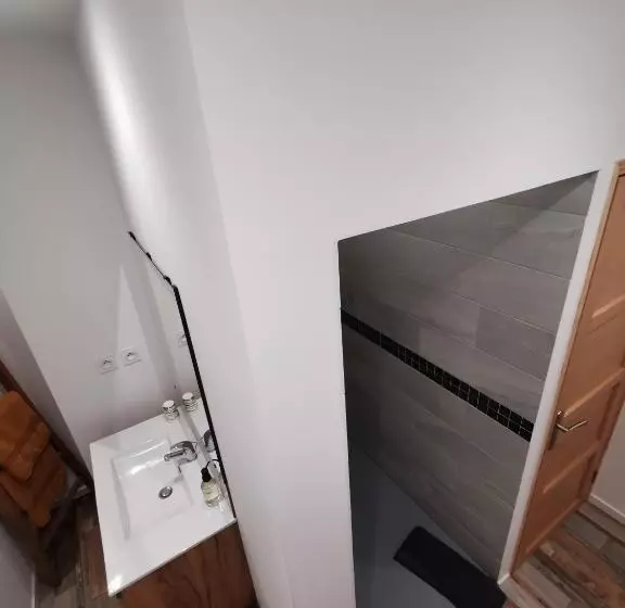 ベッドアンドブレックファースト La Chambre De Pousse