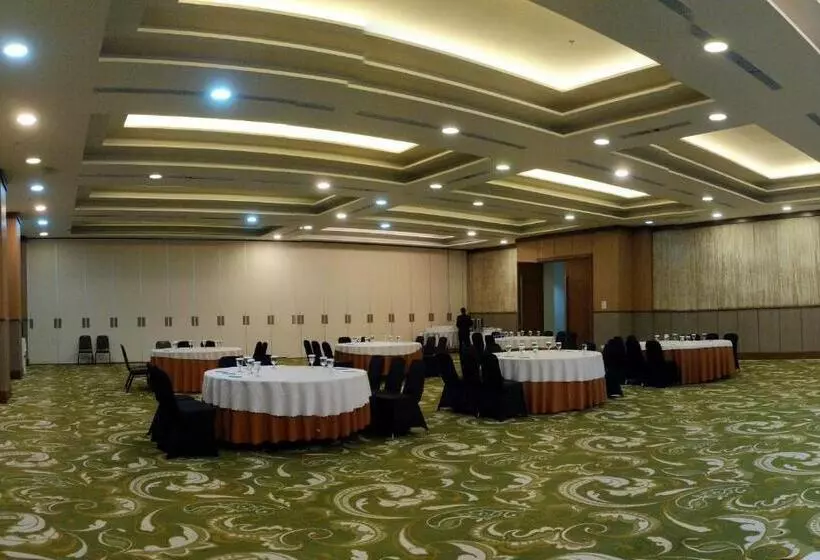 Hotelli Five Premiere