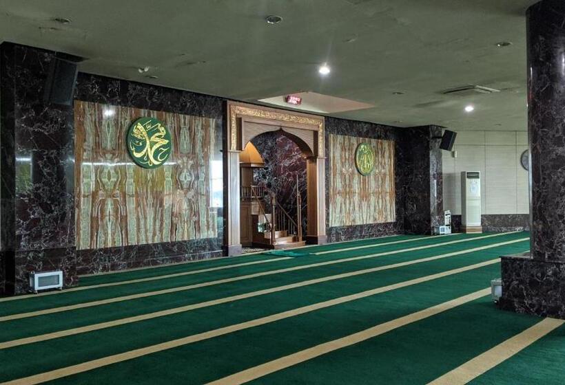 בית מלון כפרי Five Premiere