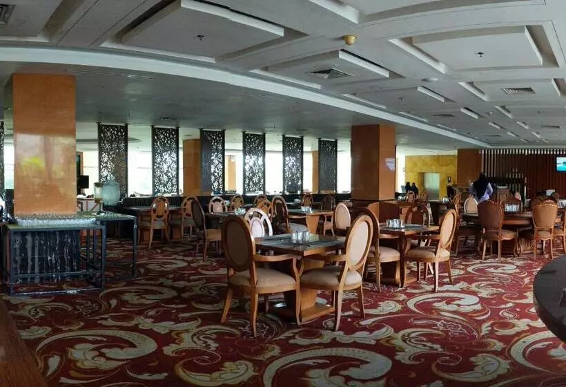 Hotelli Five Premiere