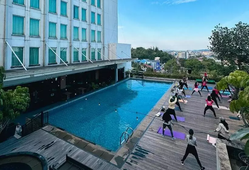 Hotelli Five Premiere