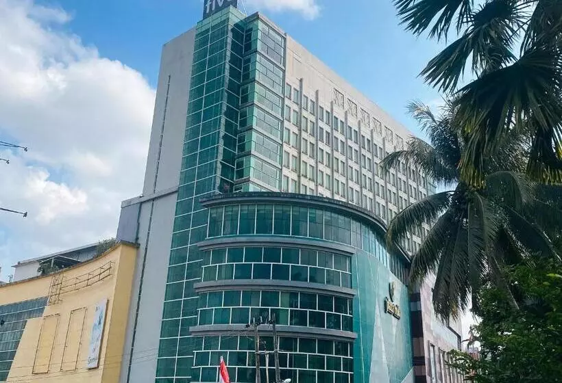 Hotelli Five Premiere